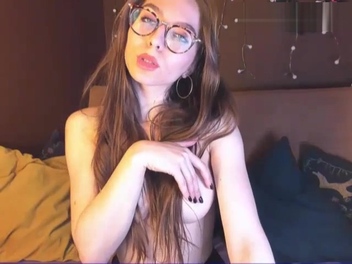 Sexy Chicks With Glasses - Sexy Girl With Glasses Looks Nice On Cam